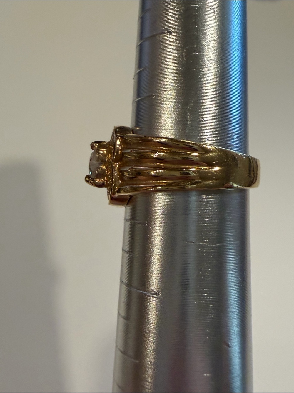 Gold Tone Heart Ring with Clear Heart Stone Size 6 Vintage - Picture 3 of 7